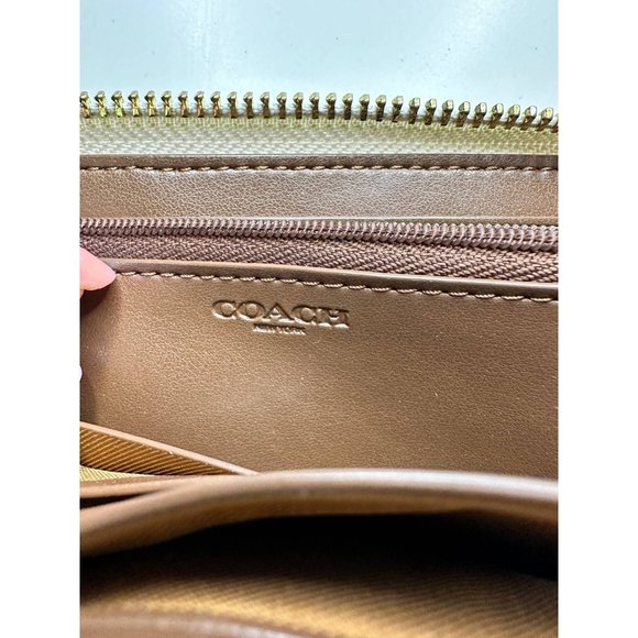 Coach Zippy Wallet - Picture 11 of 12
